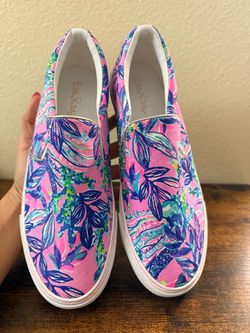 Women’s Lily Pulitzer sneaker, new size 9