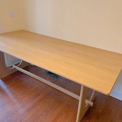 Dania Beautiful 86” oak dining table in Excellent Condition 