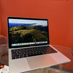 2019 13” MacBook Pro Core i5 16GB Ram 256SSD! Like new!