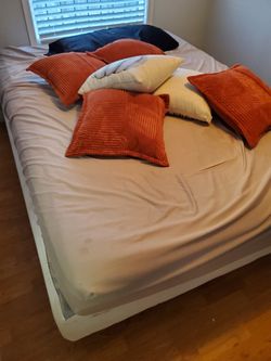 Queen Mattress Set with Box Spring & Metal Frame – Good Condition!