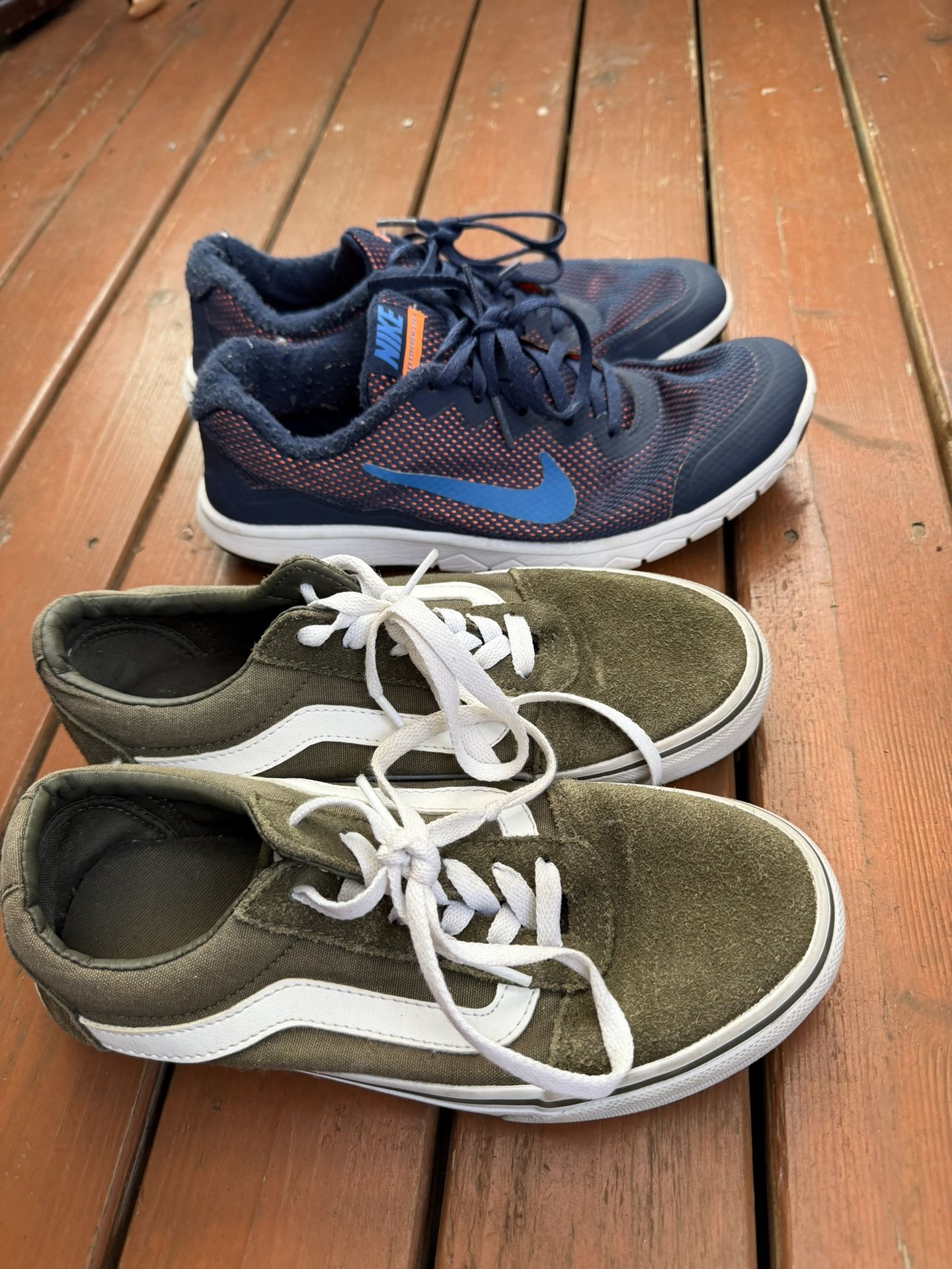 2 Pair Of Women’s Shoes Cans 6,5 ,Nike 7