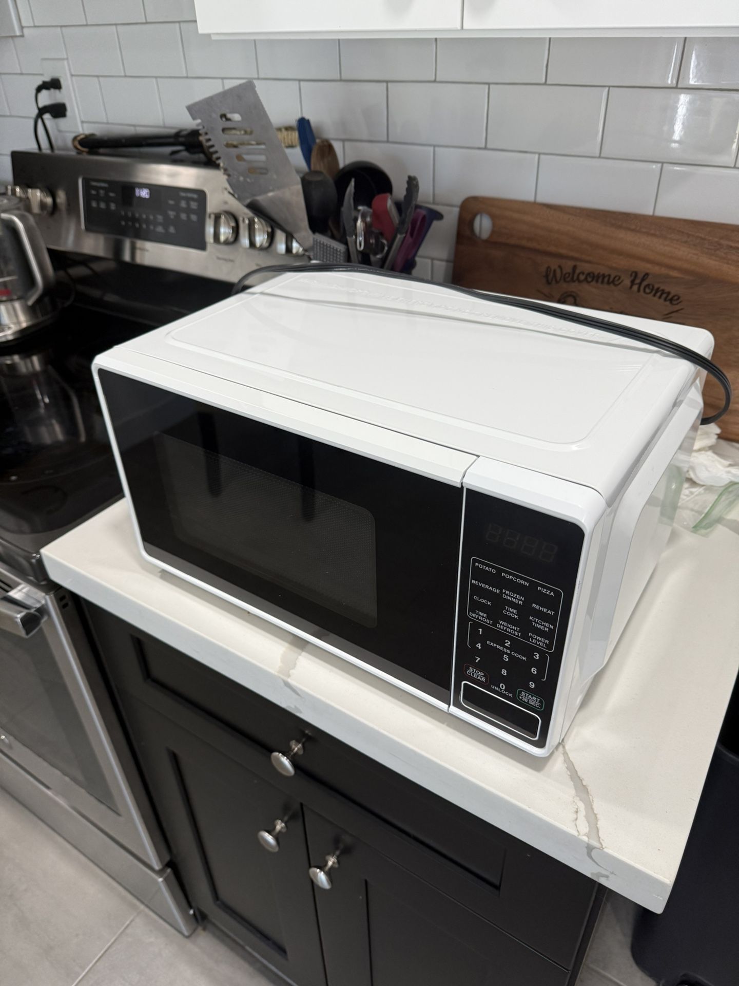 Brand new mainstays microwave 