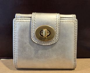 Coach Classic, Ladies Genuine Platinum Leather Wallet!