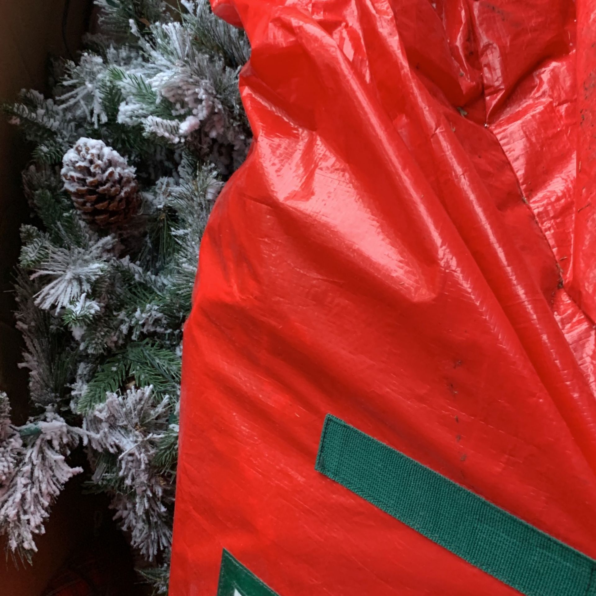 Fake Christmas Tree 7.5 Feet for Sale in St. Petersburg, FL OfferUp