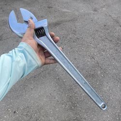18 Inch Crescent Wrench 