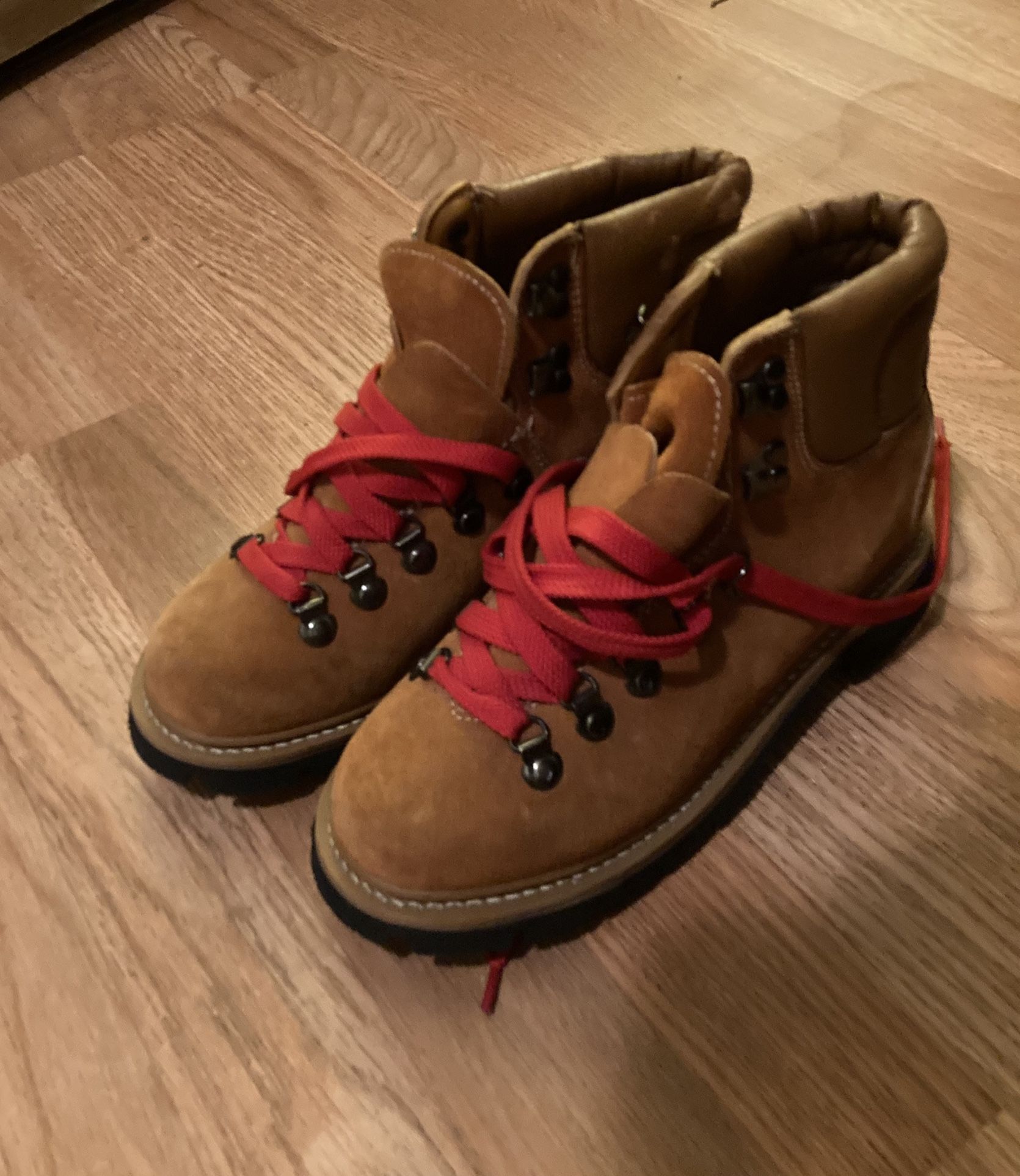 Women’s Hiking Boots Size 7