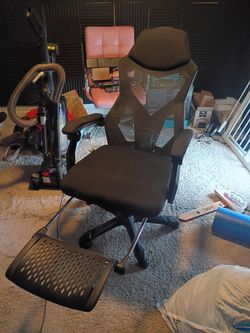 Gaming chair with footrest OBO