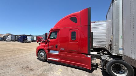 2022 cascadia frieghtliner