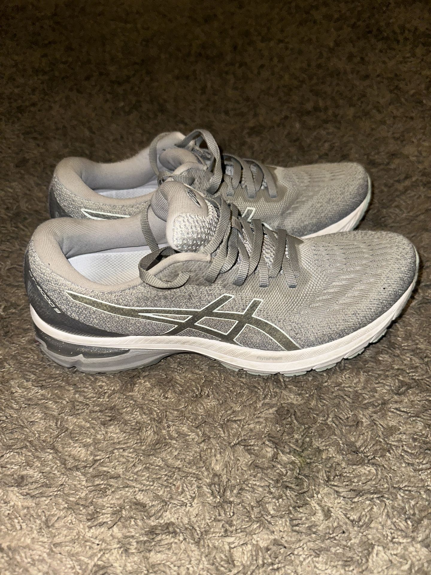 Sz 9 Women’s ASICS Running Shoes GT 2000 9