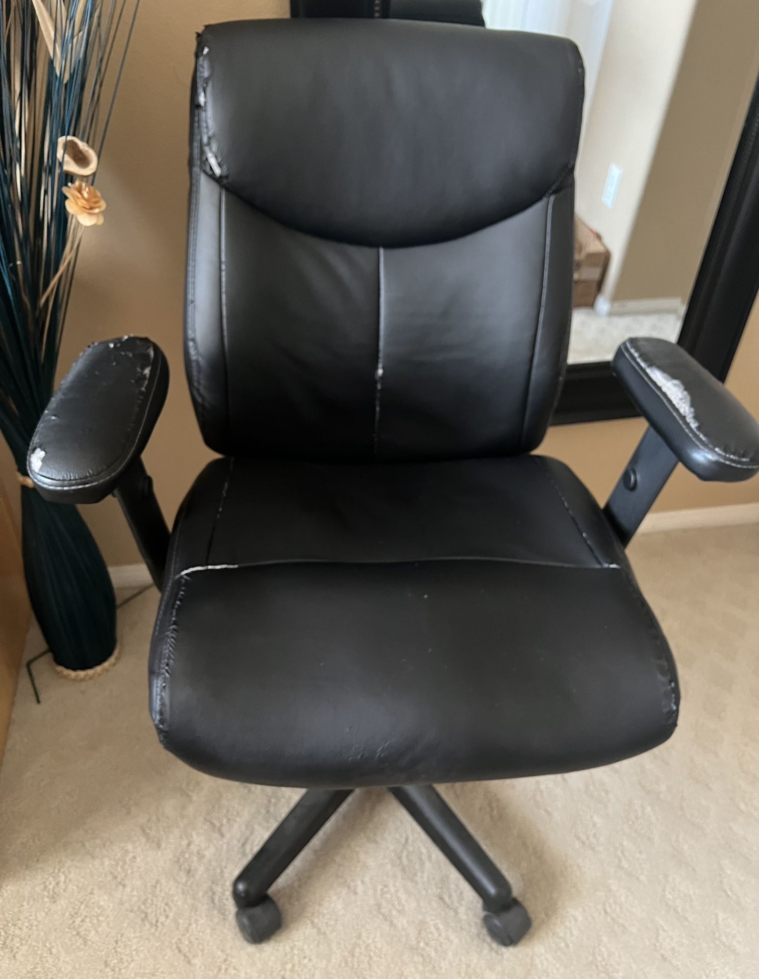 OFFICE CHAIR