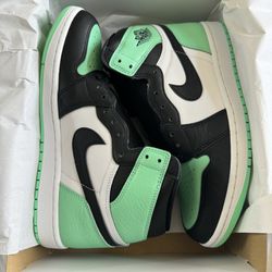 Size $219.99 - Size 10 men - Nike Air Jordan 1 OG High Green Glow 