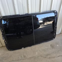 Panoramic Sunroof 2019 VW TIGUAN SE