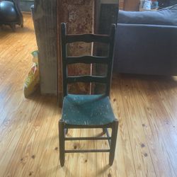 Beautiful Vintage Green Chair
