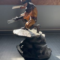 Marvel Gallery Diorama Wolverine Figure by Diamond Select Toys