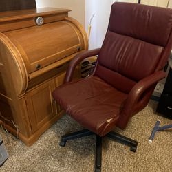 Beautiful Desk With Leather Chair