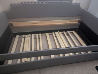 Daybed with trundle