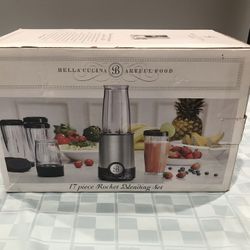Brand new Bella Cucina 17 pieces blending machine