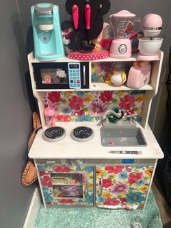 Girls play kitchen