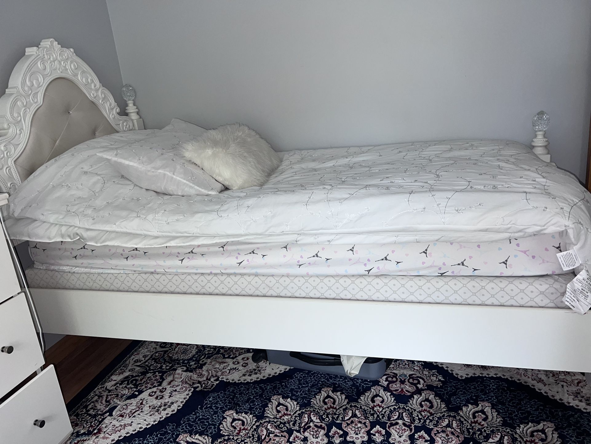 Twin Sized Bed With Mattress Box