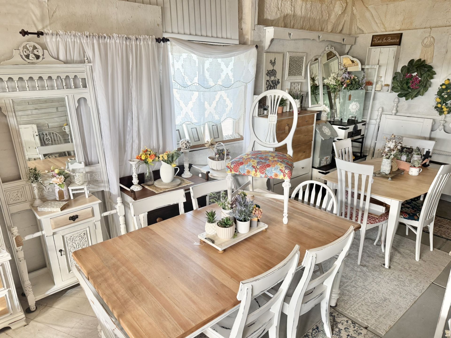 Farm-House Shabby-Chic Furniture & Decor