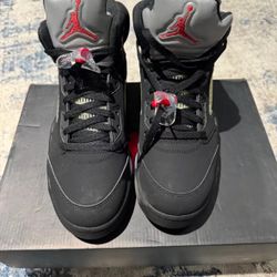 Jordan 5 Metallic Black