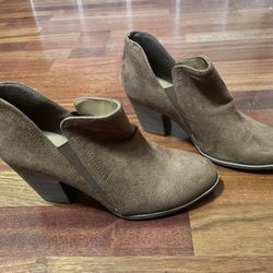 Brown Ankle Bootie Heels – Women’s Size 8 – New
