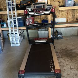 Sole F80 Treadmill - Pending Pickup