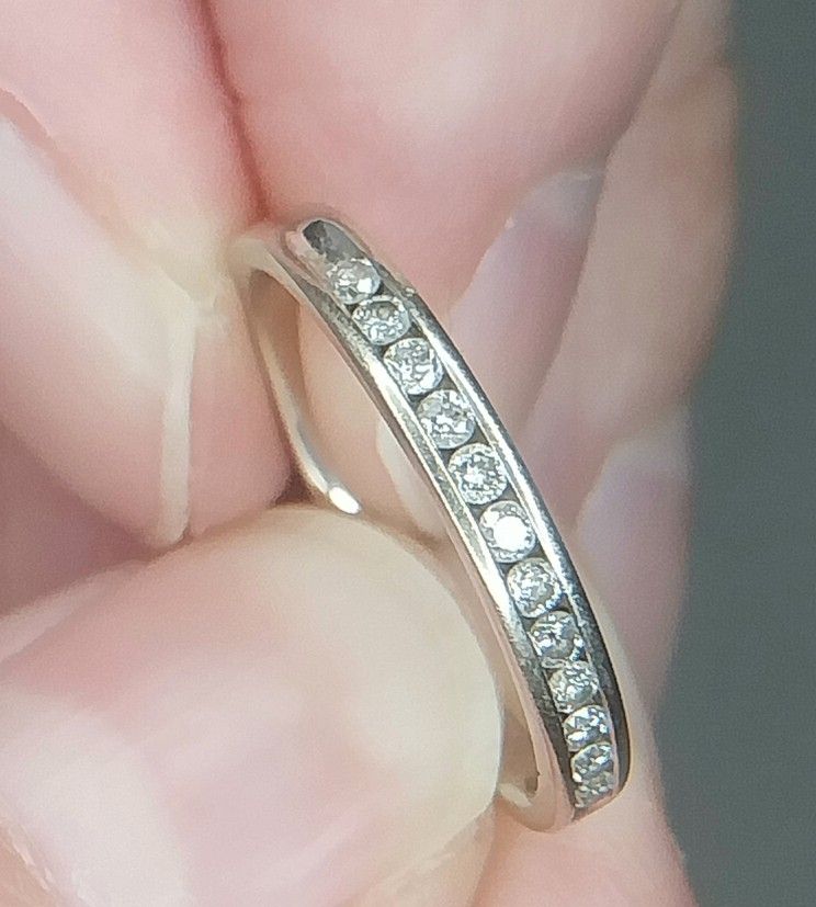 14K White Gold & .25 Ct Diamond Ring
