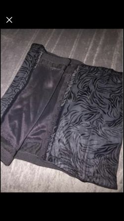 Waist trainer only 1 size its a medium