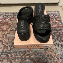 Black Wedge Sandals Size 9.5
