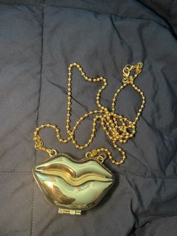 Small Gold Lip Shaped Purse