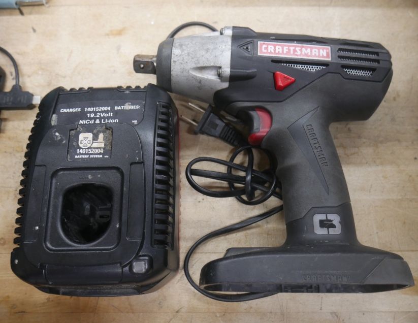 Craftsman C3 1/2 DRIVE IMPACT DRIVER Gun 20 Tested W CHARGER