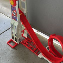 Paw Patrol Super Loop Tower