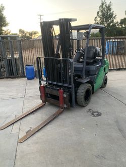 Forklift 