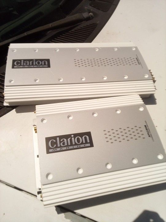 2 stereo amplifier's and 2 8" kicker comp subwoofers all new condition