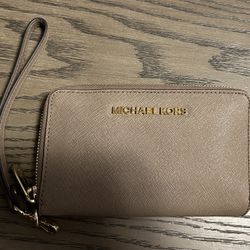 New Michael Kors Zip Wallet
