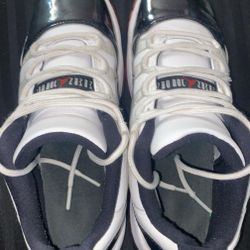 jordan 11 retro Low "Concord Bred" 