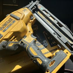 Dewalt 20v Max Xr Lithium-ion Cordless 18-gauge Narrow Crown Stapler Kit With 2.0ah Battery,