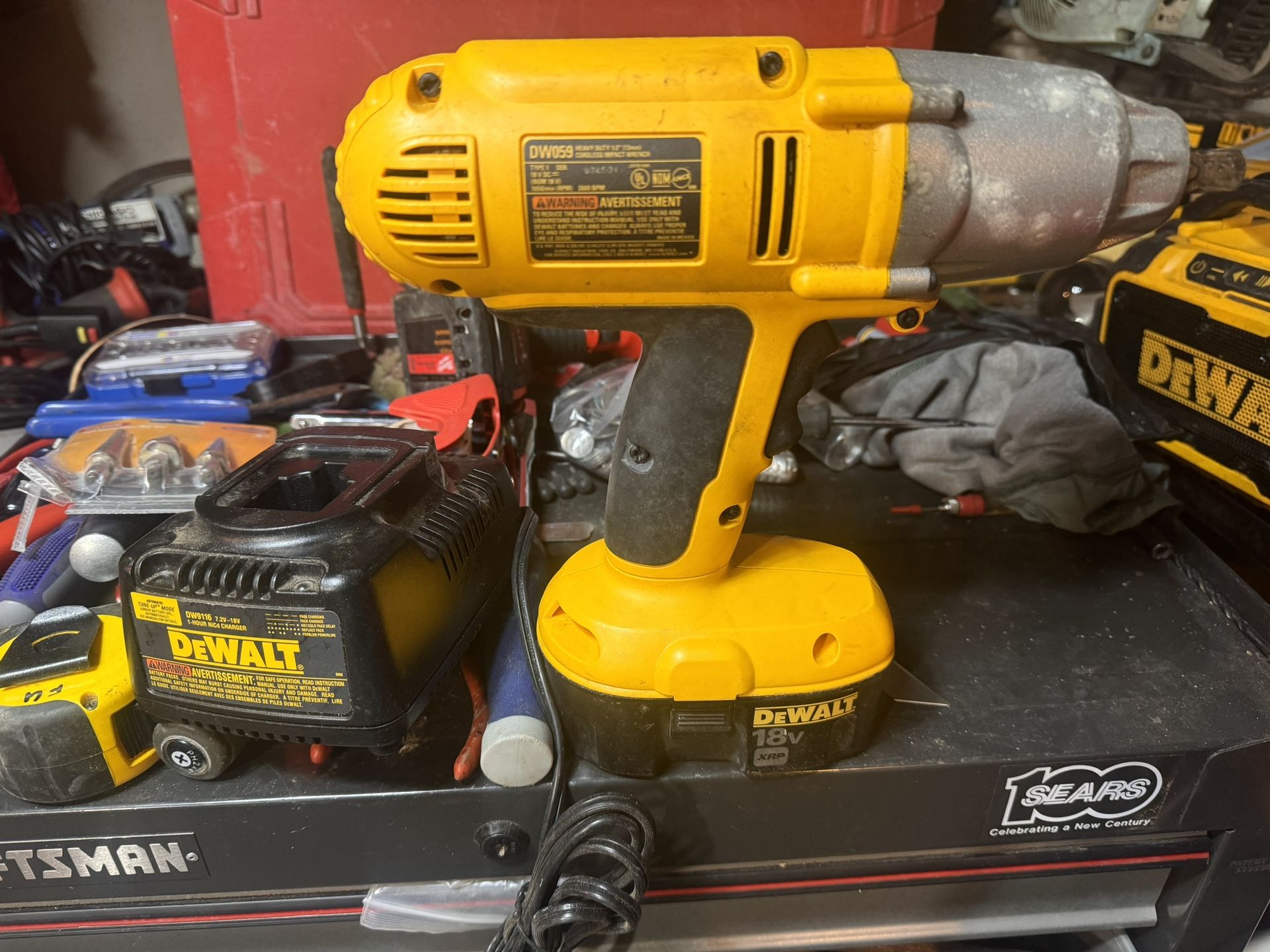 Dewalt DW 059 Heavy Duty Impact Wrench W/battery And Charger Good Condition!