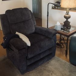 🛋️ La-Z-Boy Clayton Gold Power Lift Recliner – Charcoal – Like New!
