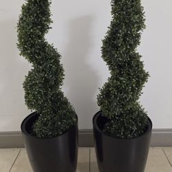 *** HOLIDAY SALE *** PAIR of 3ft Faux Boxwood Spirals in 16in Planters @ Lasting Creations