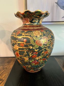 Vintage Royal Satsuma Style Decorative Porcelain Urn Vase with Floral Moriage and Gold Gilt