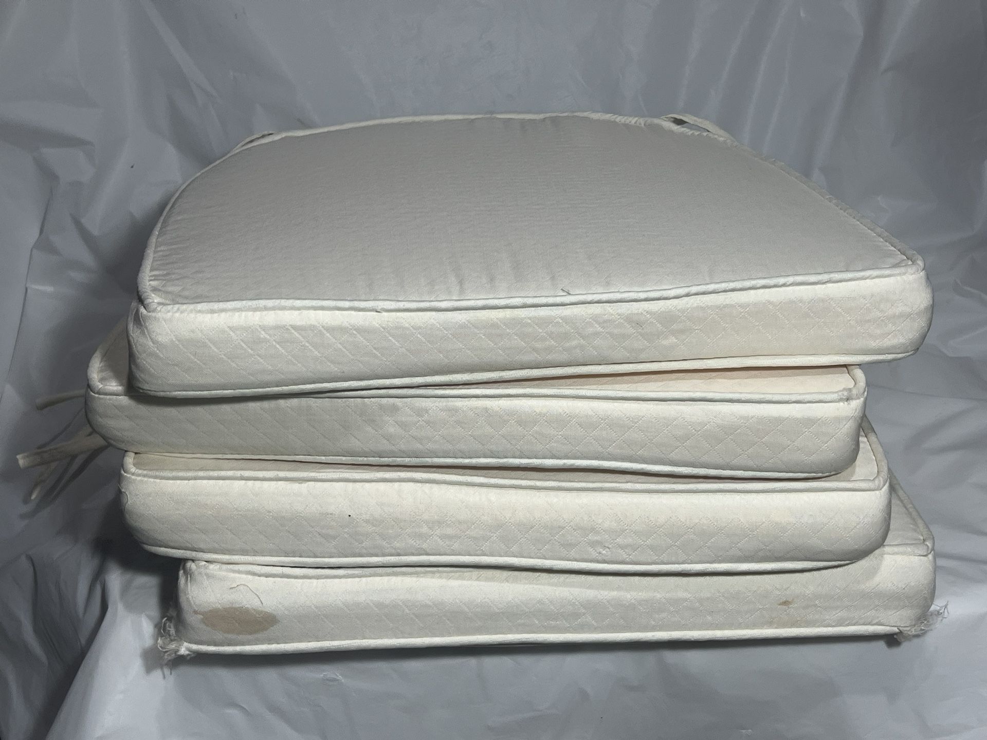 SET OF 4 OUTDOOR / INDOOR CUSHION CHAIR PADS w/ties (17"x15"x2”) Light Beige
