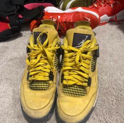 Jordan 4 lightning