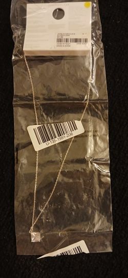 Single Strand Chain Necklace With Cubic Pendant 