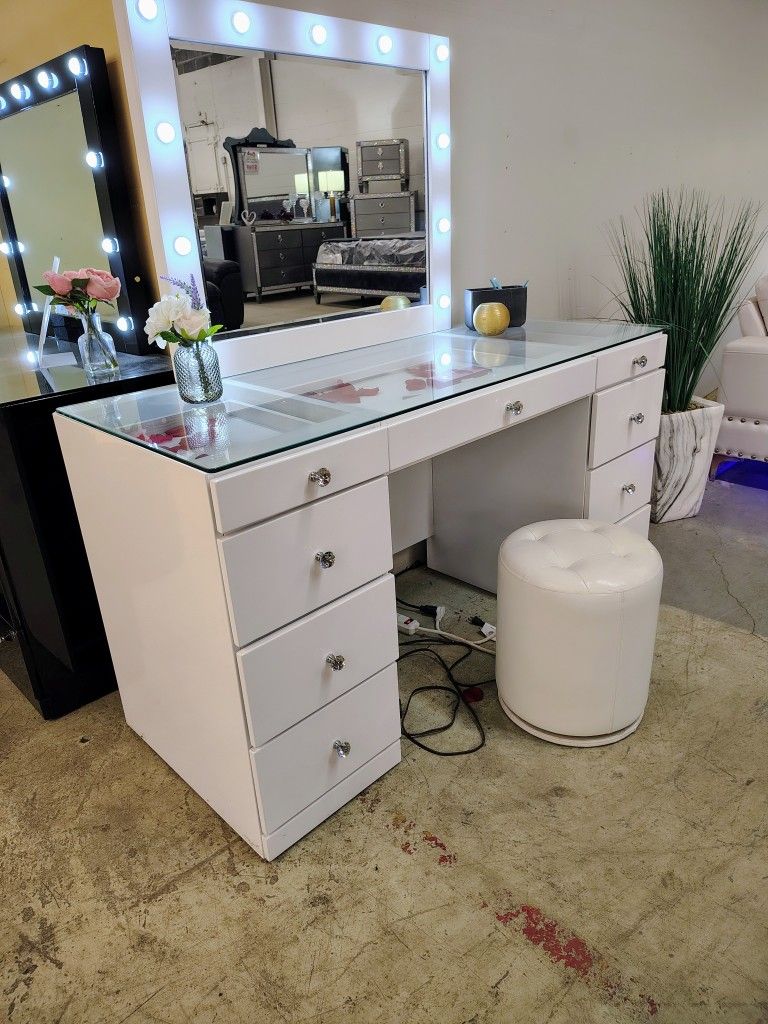 Hollywood Style Vanity!