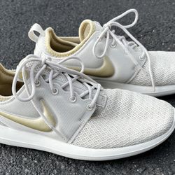 Women’s Nike Roshe Two knit sneakers, size 8.5