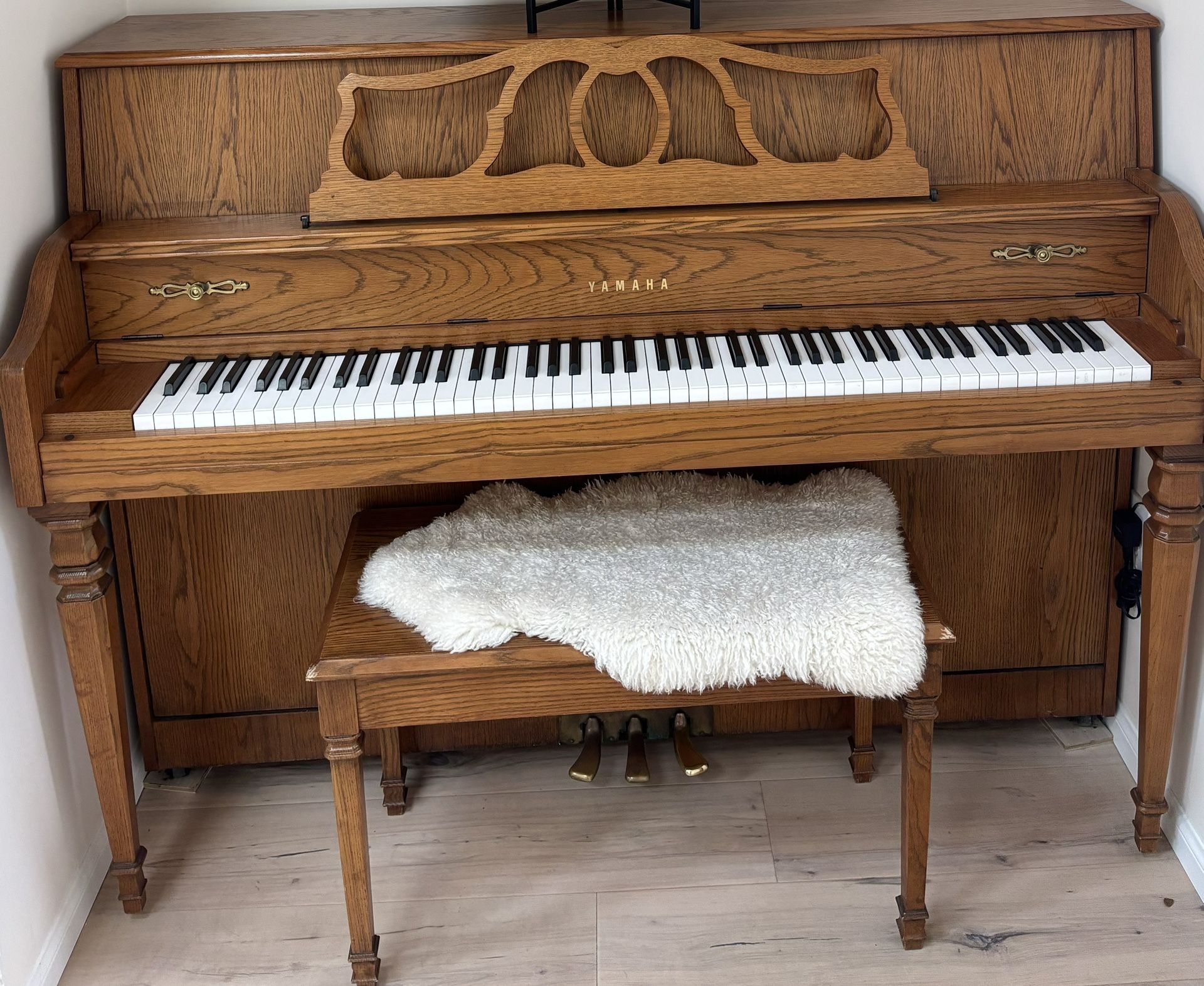 Yamaha Classical Oak Piano