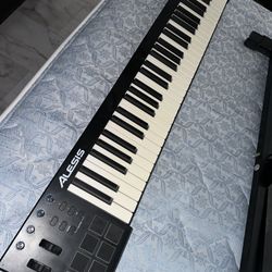 Alesis Midi Keyboard W/ stand!