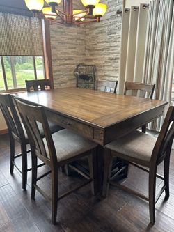 Dining room table and 6 chairs